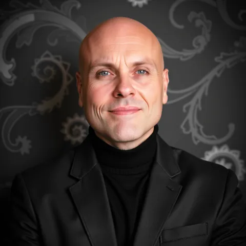 Portrait of Scott Bland